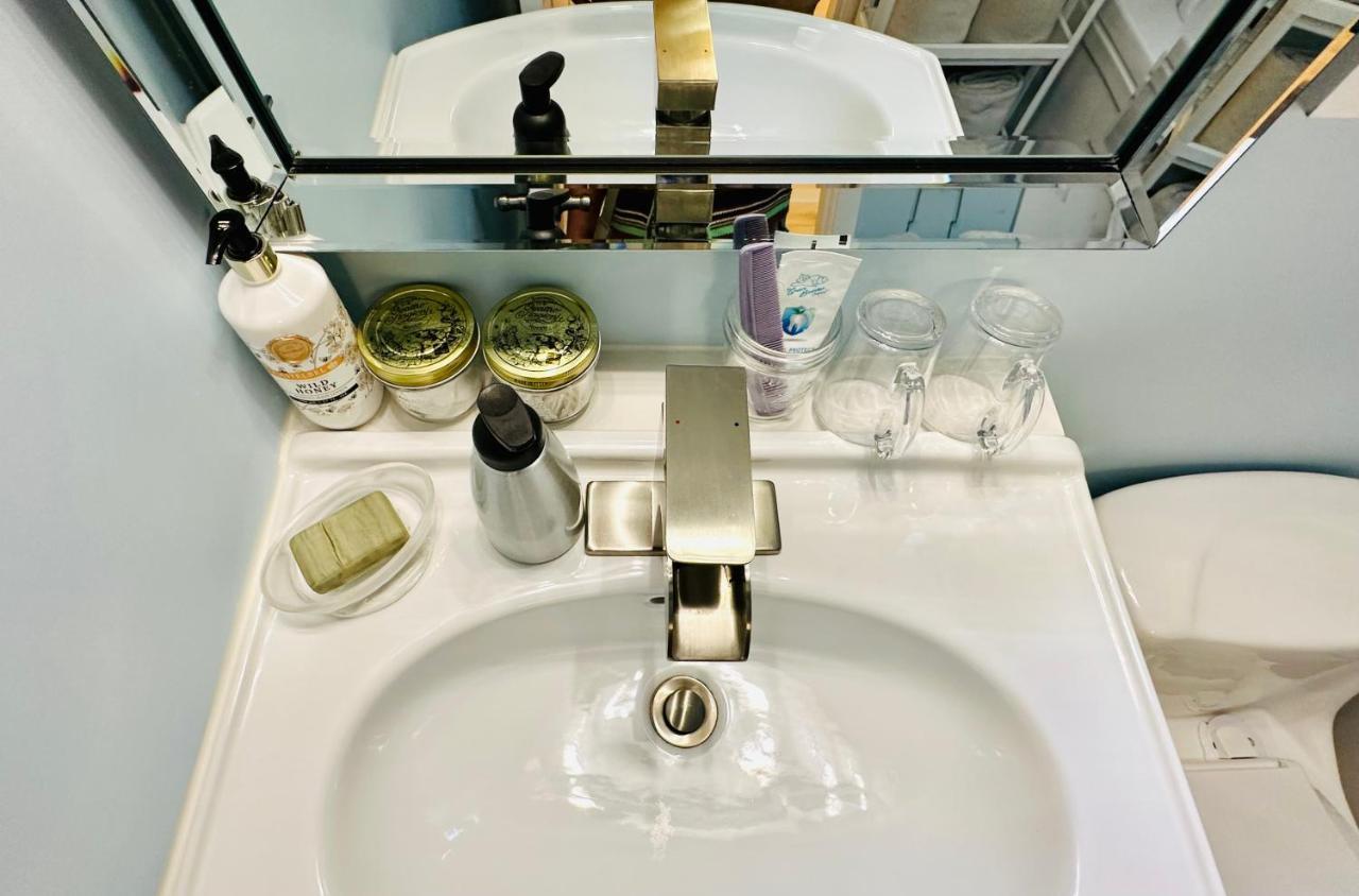 Private Guest 10mins To Downtown - King Bed - Bathtub - Free Parking
