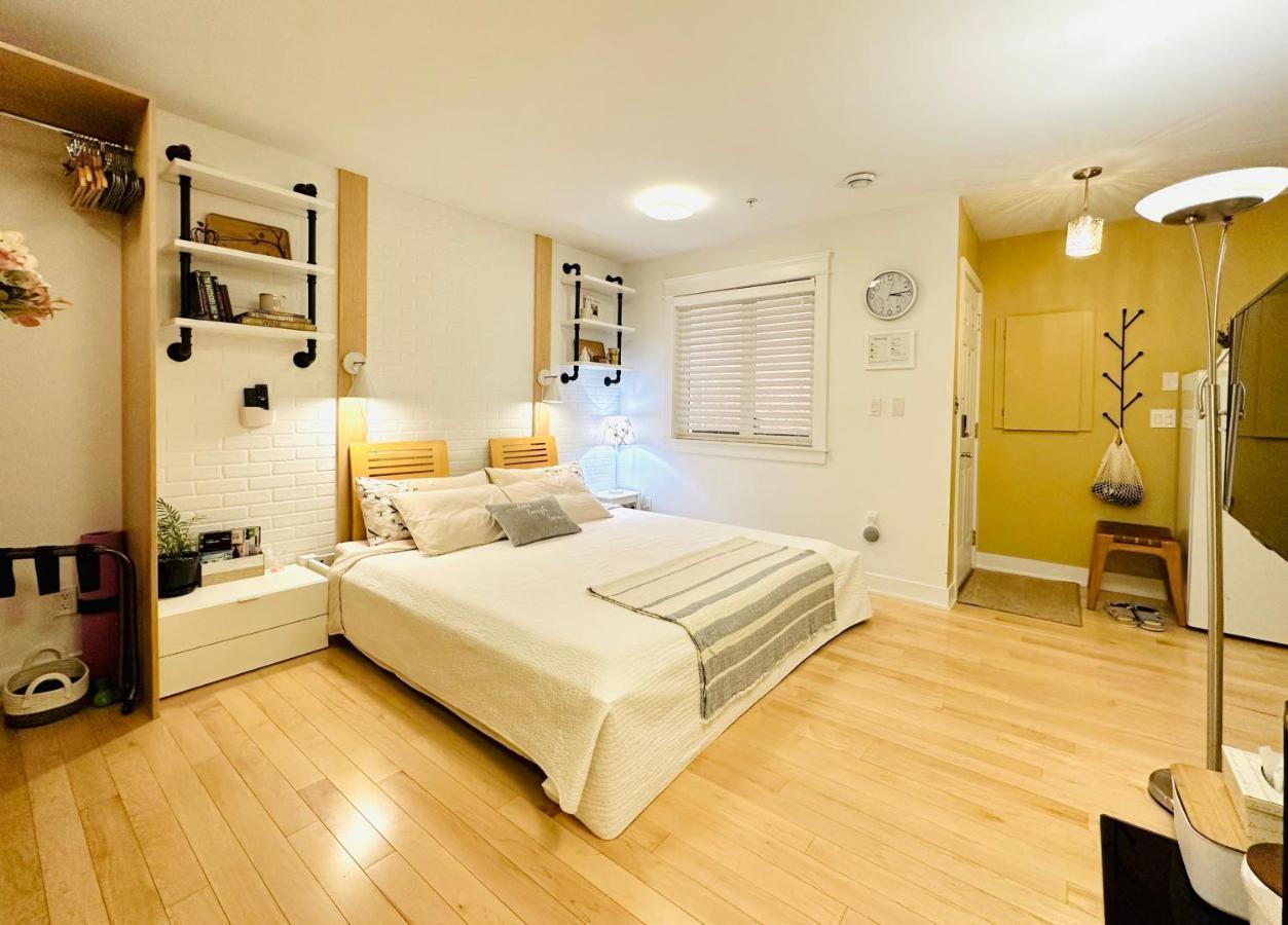 Private Guest 10mins To Downtown - King Bed - Bathtub - Free Parking Homestay Vancouver