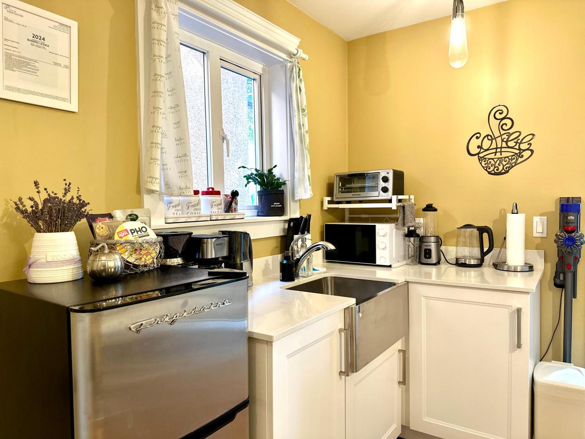 Private Guest 10mins To Downtown - King Bed - Bathtub - Free Parking *