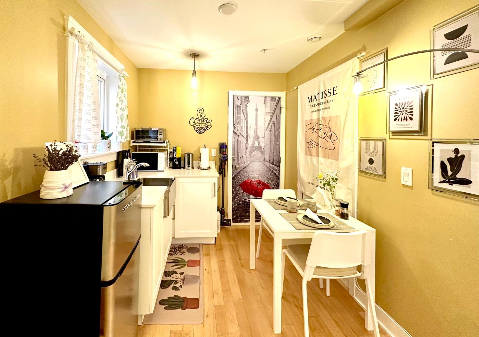 Private Guest 10mins To Downtown - King Bed - Bathtub - Free Parking Homestay