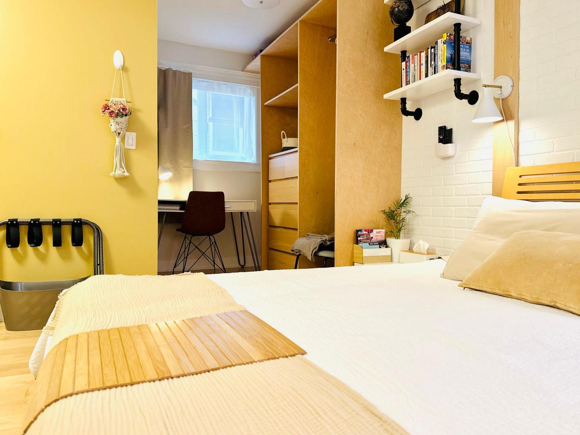 Homestay Private Guest 10mins To Downtown - King Bed - Bathtub - Free Parking *