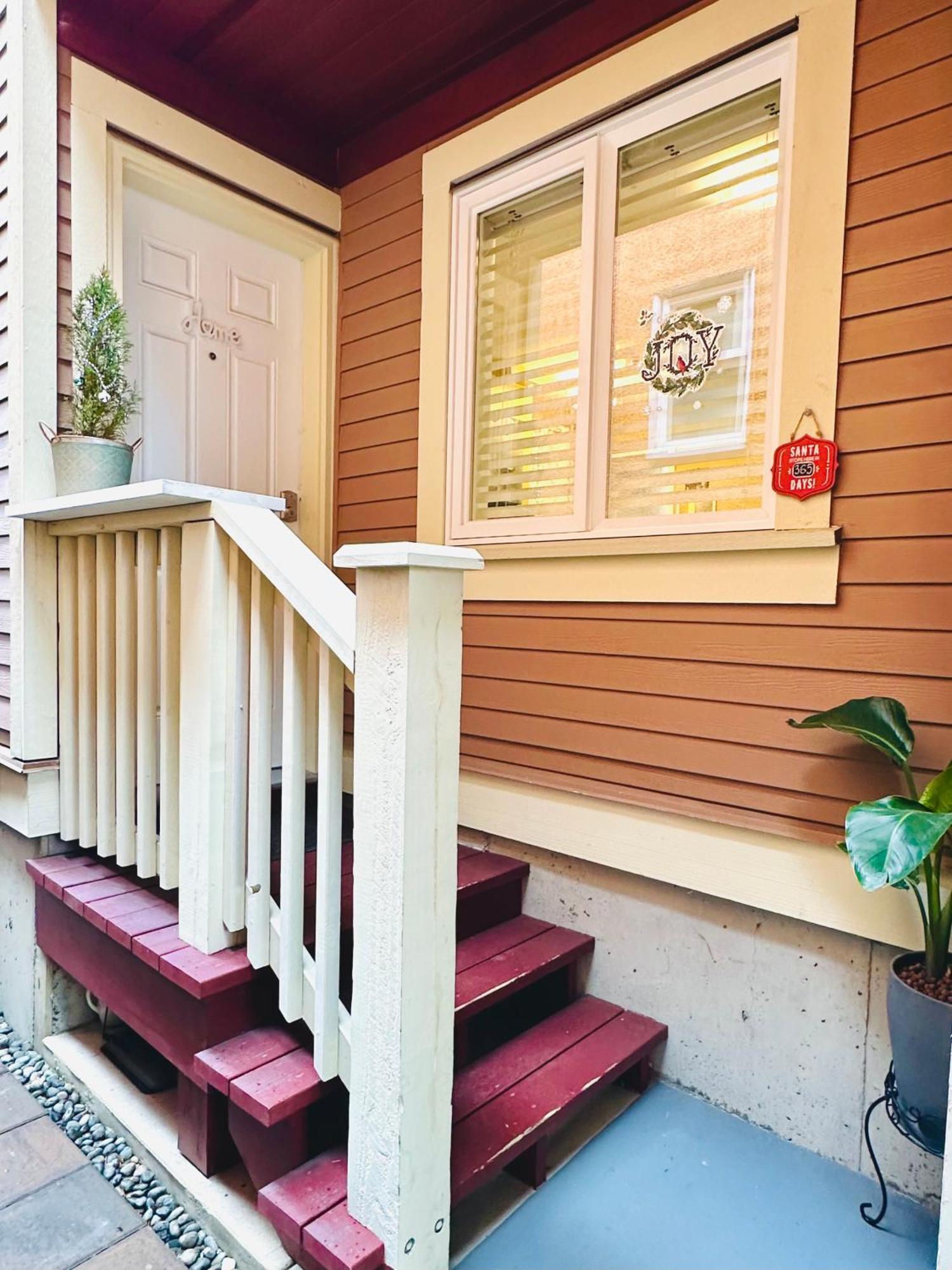 Private Guest 10mins To Downtown - King Bed - Bathtub - Free Parking Homestay Vancouver