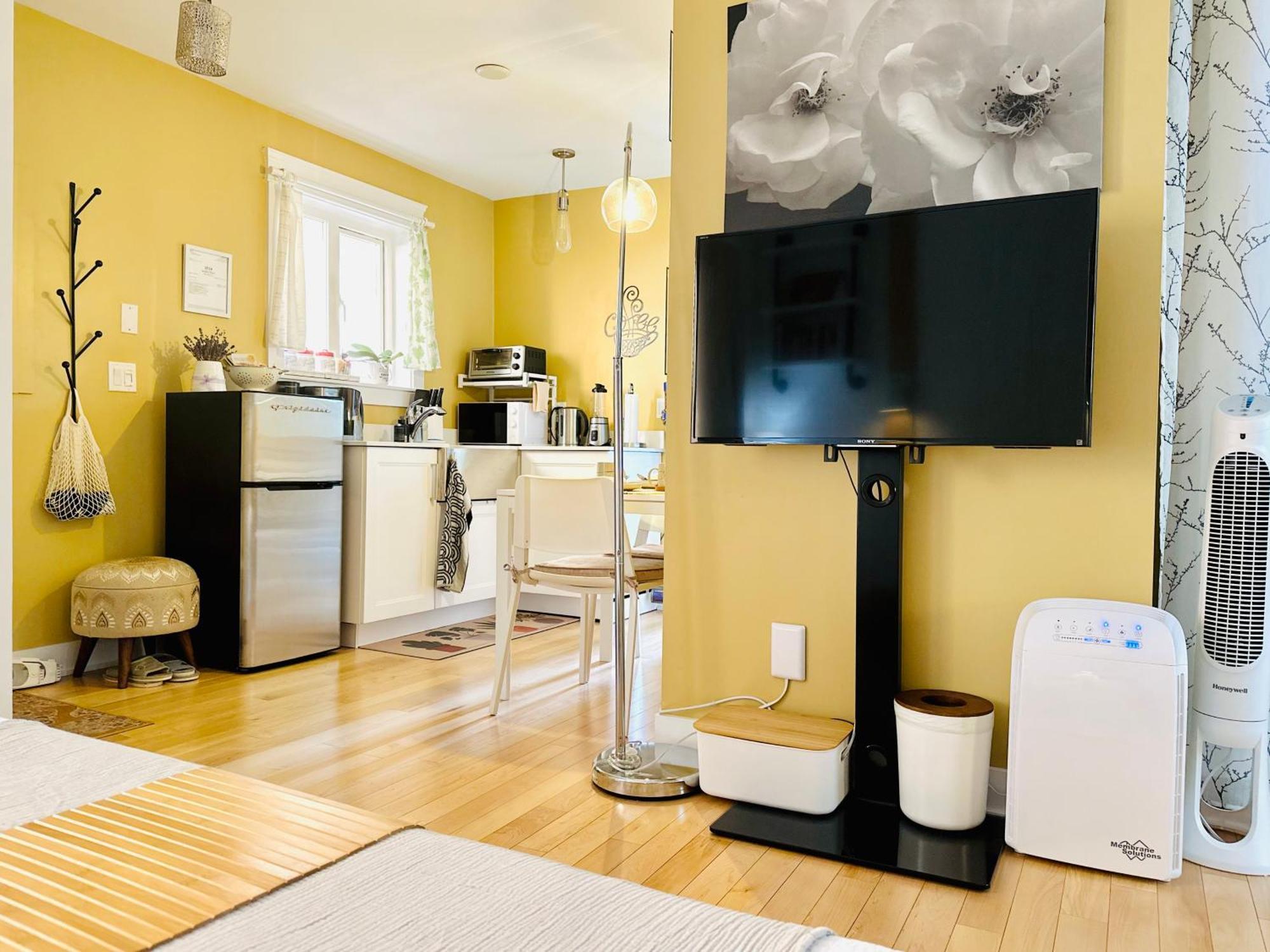 Private Guest 10mins To Downtown - King Bed - Bathtub - Free Parking Homestay *